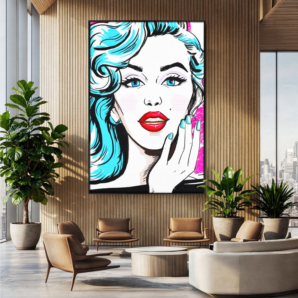 Tablou canvas cu tablou canvas cu femeie pop art, in rama de aluminiu negru, pe perete intr-un birou